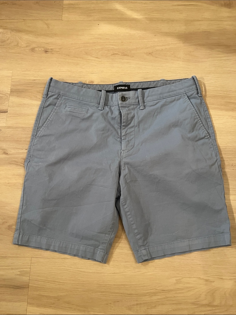 Express Men’s Light Blue Gray Flat Front Chino Shorts